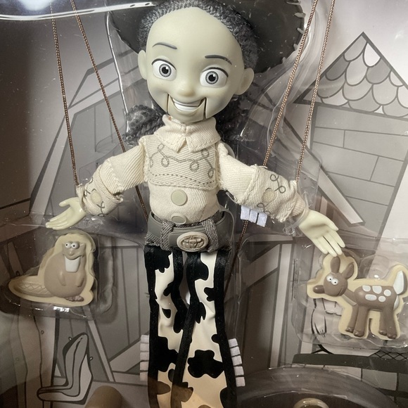 Disney TOY STORY JESSIE doll marionette. In vintage TV for display - Picture 7 of 8